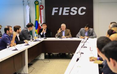 Côrte recebeu integrantes da CNI e do MDIC, na FIESC, nesta terça-feira (4) (foto: Filipe Scotti)