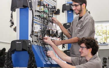 Cursos do SENAI se caracterizam pela ênfase em atividades práticas e alinhamento às necessidades do mercado de trabalho (Foto: Filipe Scotti)