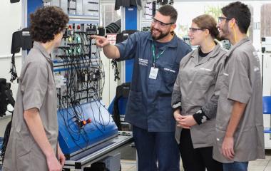Oito em cada dez egressos dos cursos técnicos do SENAI conseguem emprego em até um ano após a conclusão do curso (Foto: Filipe Scotti)