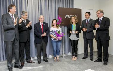 Homenagem à professora Cleidi Wilker, em nome dos pais dos alunos do SESI Escola de Brusque. Foto: Fernando Willadino