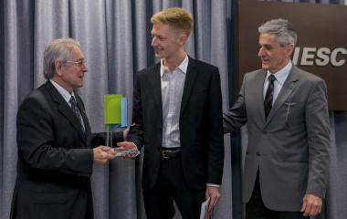 Tom Claudino (c), de Ibirama, foi o único catarinense a vencer o concurso de redação da ONU (Foto: Fernando Willadino)