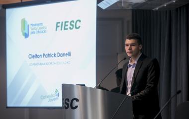 Cleiton é um dos idealizadores do livro Um Rock para Caçador, uma coletânea que reúne histórias em quadrinhos curtas de diversos autores nacionais. Foto: Fernando Wiladino