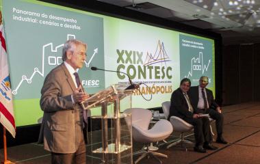 Côrte: "Vamos trabalhar, cada um fazer a sua parte, que nós vamos vencer a crise" (foto: Heraldo Carnieri)