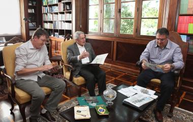 Deschamps (E), Côrte e Colombo reuniram-se nesta segunda (25), em Florianópolis. Foto: Heraldo Carnieri