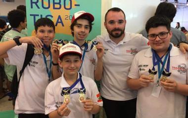 Robô criado pelos estudantes do SESI/SC enfrentou bem os desafios da pista e foi reconhecido como um dos mais robustos da competição (Foto: Divulgação)