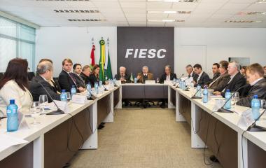 Reunião do Conselho de Governança do Movimento foi conduzida pelo presidente da FIESC, Glauco José Côrte (Foto: Heraldo Carnieri)