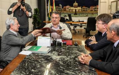 Côrte entregou a Colombo ofício que sugere o quarto domingo de abril como o Dia da Família na Escola (Foto: Heraldo Carnieri)