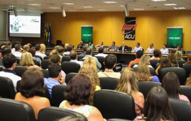 Encontro com colaboradores ocorreu na sede da ACIJ, em Joinville