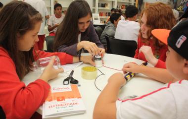 O grupo de trabalho da Pamela (C) estudou conceitos da física relacionados ao calor. Foto: Elida Ruivo