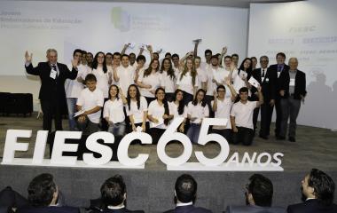 Jovens embaixadores afirmaram o compromisso com a educação no evento da FIESC (Foto: Marcos Quint)