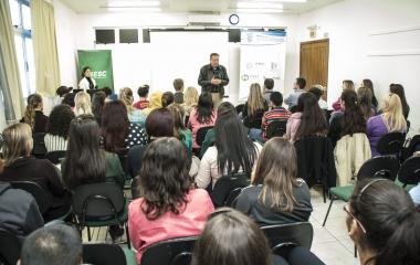 Vice-presidente da FIESC no Extremo-Oeste, Astor Kist, em conversa com os participantes do Novos Caminhos (Foto: Agência IAF)