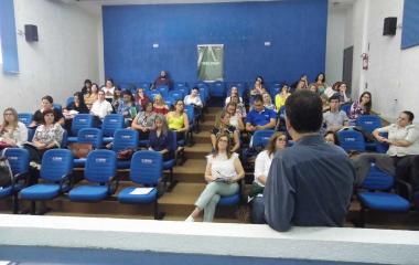 Capacitação se iniciou nesta terça, no auditório do SENAI.  Foto: Ana Paula Eckert/SENAI Chapecó