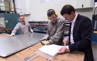 Bertolin (dir) criou uma indústria especializada em equipamentos frigoríficos e que já montou plantas na Argentina, Venezuela, Sudão e Emirados Árabes (Reprodução)