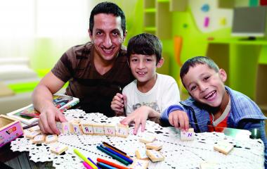 Funcionário de uma indústria em Joinville, Sandro Martins acompanha de perto a vida escolar dos filhos. Foto: André Kopsch (out/2014)