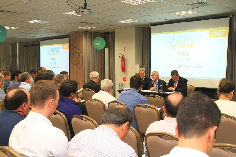 Reunião foi realizada nesta segunda-feira (12), em Florianópolis