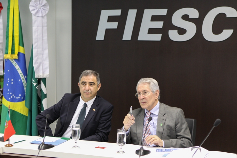 Representantes da cidade de Ponta Delgada e de entidades de Santa Catarina. Foto: Filipe Scotti