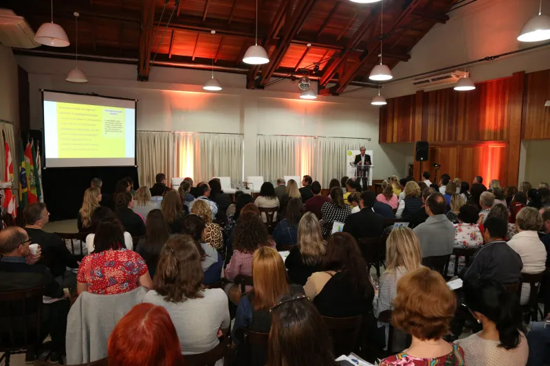 Evento em Blumenau abordou educação integral e a Base Nacional Comum Curricular. (Foto: Pedro Waldrich)
