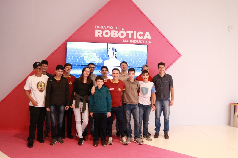 Estudantes catarinenses no Desafio de Robótica na Indústria. Foto: Ivonei Fazzioni
