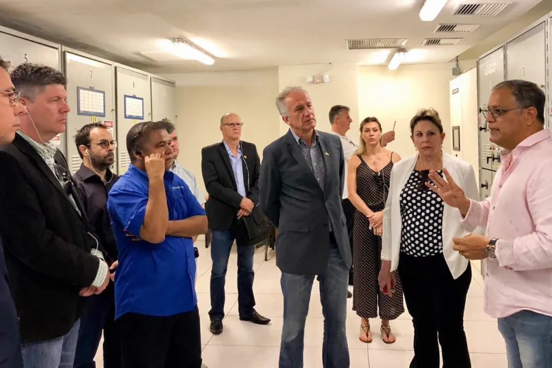 Comitiva durante visita técnica 