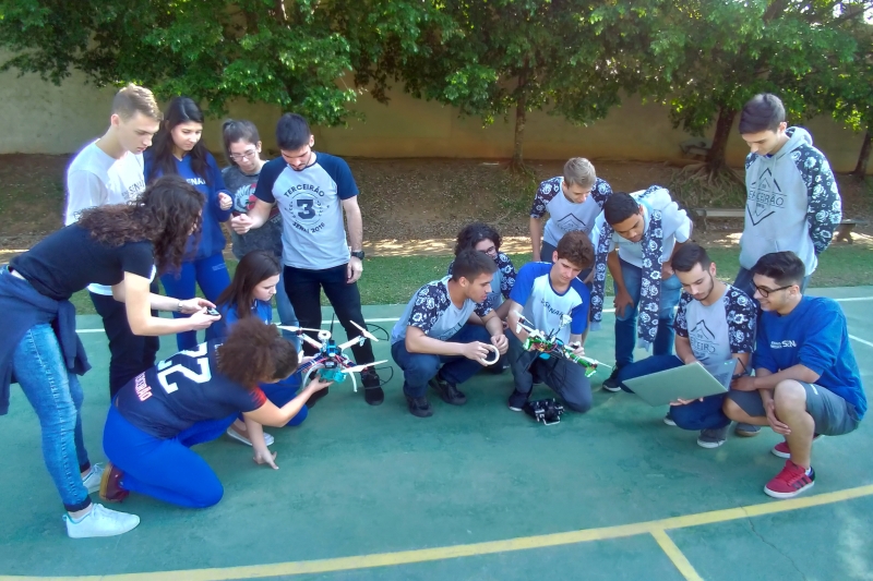 Estudantes do SENAI desenvolvem drones para competição nacional 
