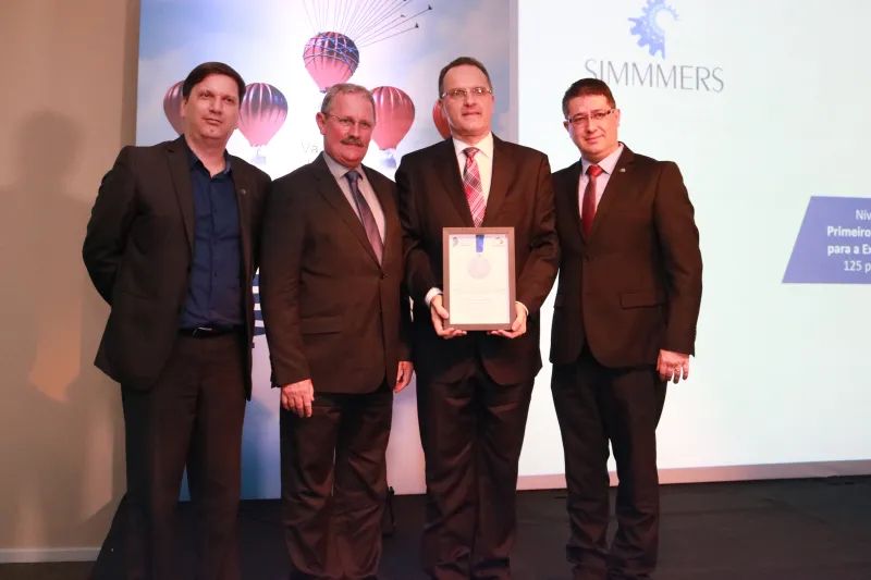Representantes do Simmmers, de Rio de Sul, durante a cerimônia 