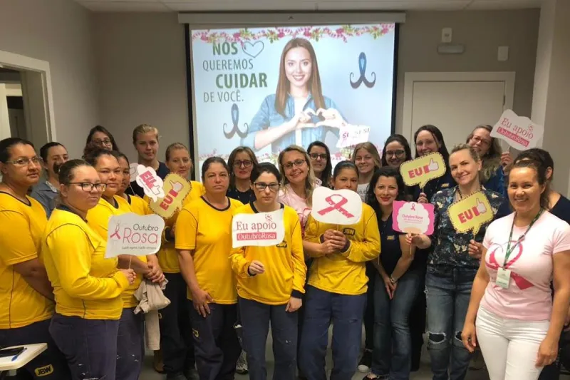 Registro do curso realizado na JBW Construções, em Chapecó; mais de 15 mil pessoas já participaram das formações. Foto: Divulgação/SESI