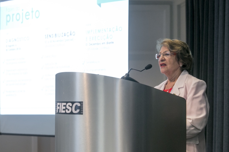 Maria Teresa Bustamante apresentou o programa nesta sexta-feira (14), na reunião de diretoria da FIESC. Foto: Fernando Willadino