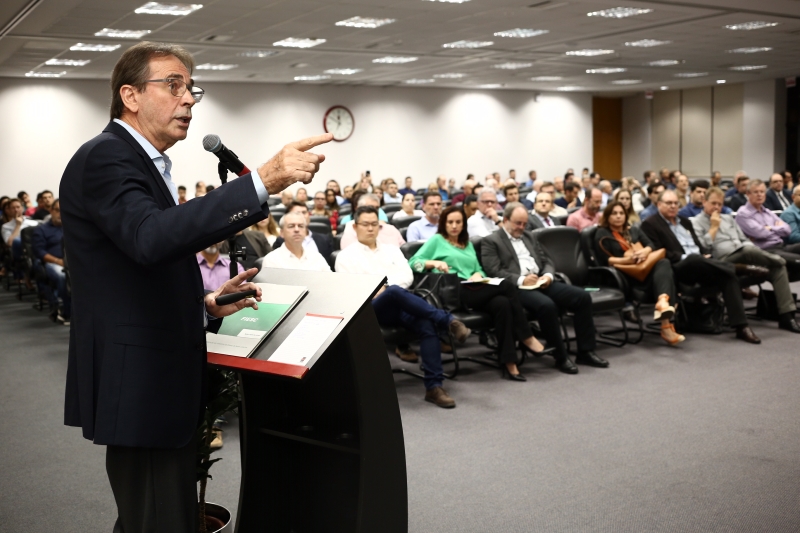 Aguiar destacou as perspectivas econômicas catarinenses em reunião na ACIJ (foto: Cleber Gomes)