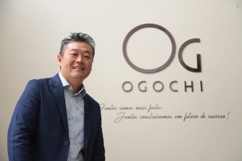 Sidney Ogochi criou a Ogochi Menswear, especializada em moda masculina, que emprega 1,1 mil pessoas (Foto: Júnior Duarte)