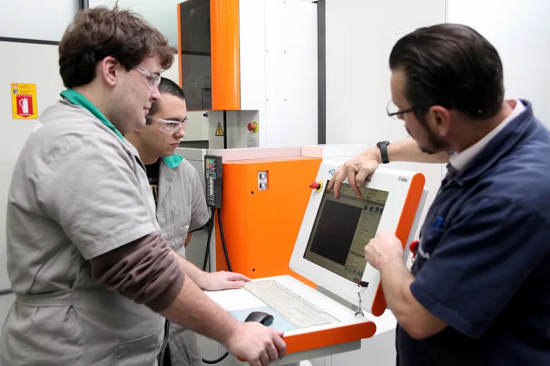 Quase 80% dos egressos de formações técnicas conseguem emprego até um ano depois de formados (Foto: Marcelo Kopcki)