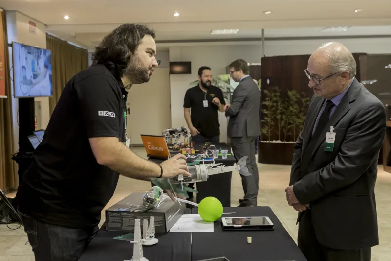 Kit educacional está entre os recursos que serão utilizados nos cursos do SESI e do SENAI de SC (Foto: Fernando Willadino)
