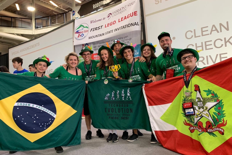 Equipe Tecnorob integrou delegação brasileira que participou da competição nos Estados Unidos. (Foto: Divulgação/FIESC)