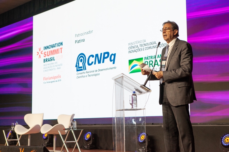 Presidente da FIESC, Mario Cezar de Aguiar, durante o Innovation Summit (foto: Filipe Scotti)