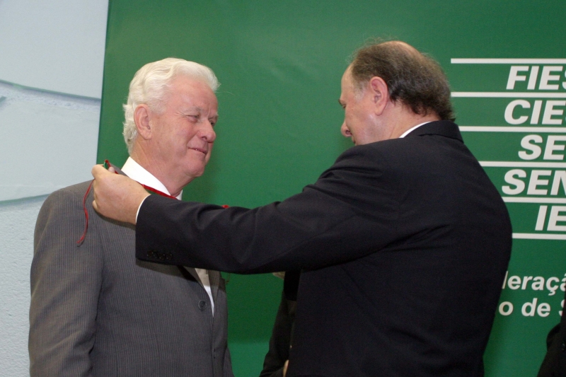 Zomer recebeu em 2007, do então presidente Alcantaro Corrêa, a Ordem do Mérito Industrial (foto: Felipe Christ)