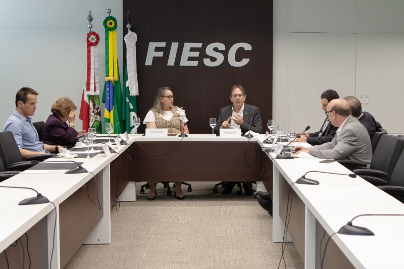 Reunião foi realizada na FIESC, com a participação de executivos da entidade (foto: Filipe Scotti)