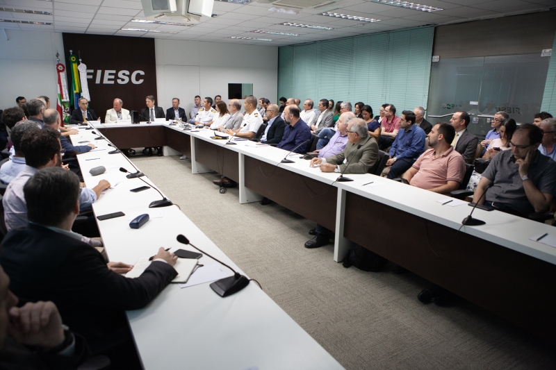 Representantes de indústrias e instituições de ensino participaram da reunião do Comdefesa, da FIESC (foto: Filipe Scotti)