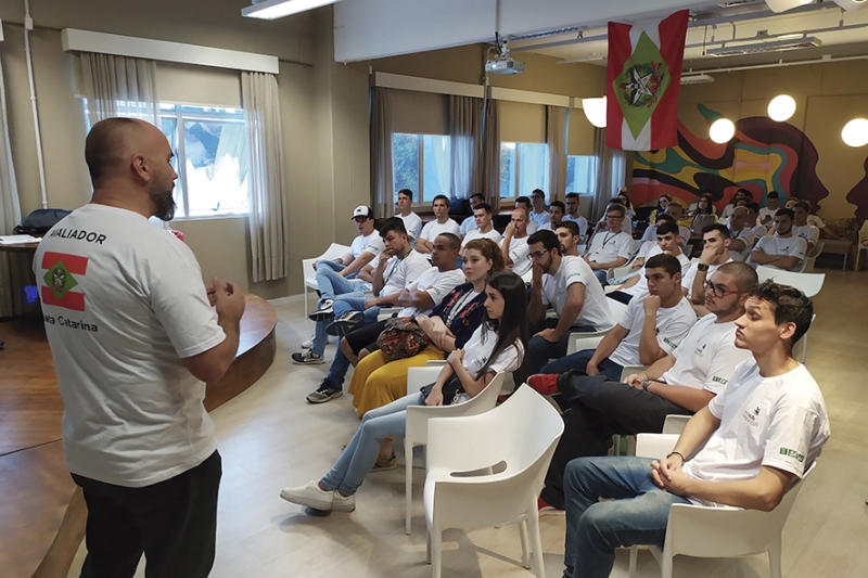 24 estudantes do SENAI participam do encontro preparatório em Jaraguá do Sul. Foto: Thiago de Oliveira