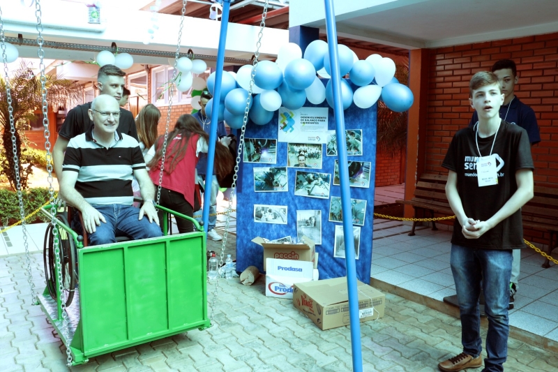 Protótipo do balanço para pessoas com usam cadeira de rodas será testado no Parque Central de Caçador. Foto: Angela Cardoso