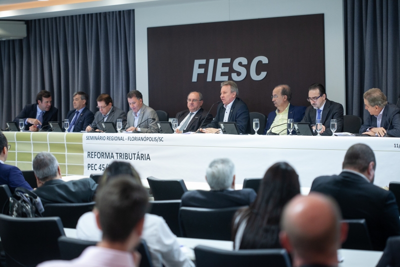 Seminário reuniu lideranças industriais e políticas, na FIESC, em Florianópolis (foto: Filipe Scotti)