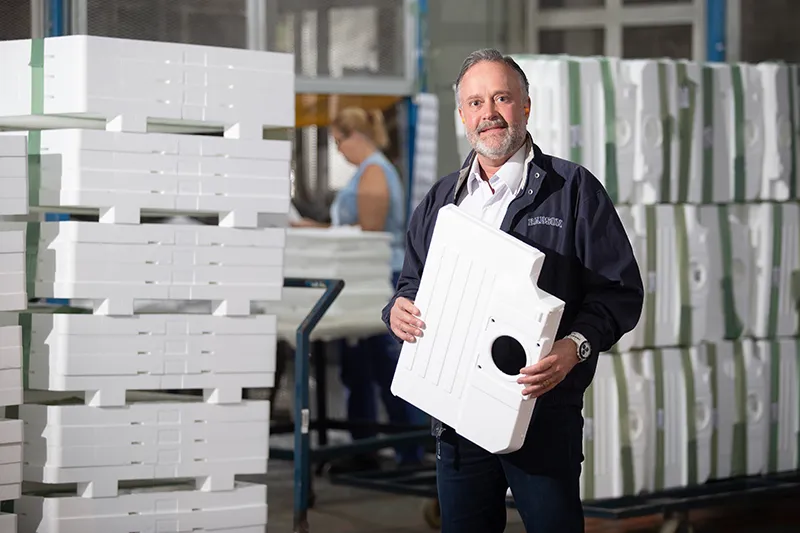 “O EPS é 100% reciclável e sua fabricação não traz riscos à saúde ou ao meio ambiente, além da baixa utilização de recursos naturais” - Albano Schmidt
