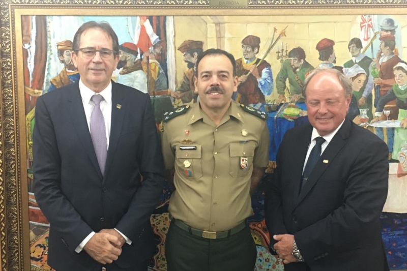 Mario de Aguiar (esq.), Richard Nunes (centro) e Cesar Olsen, no Alto Comando do Exército, em Brasília