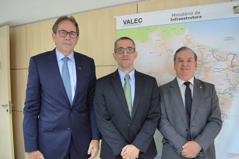 Presidente da FIESC, Mario Aguiar (e), presidente da Valec, Rafael Castello Branco (c), e o deputado Peninha Mendonça (foto: Eduarda Molossi)