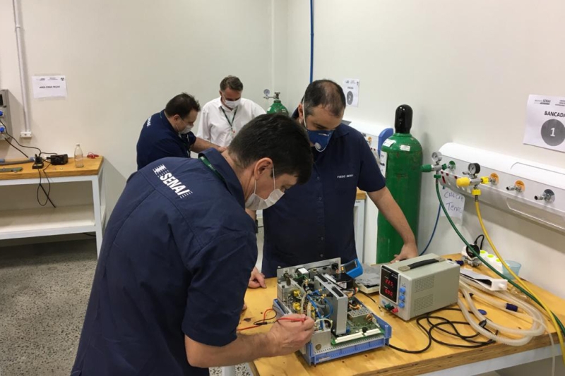 Em Joinville, SENAI inicia conserto de 14 ventiladores pulmonares que estavam fora de operação em UTIs