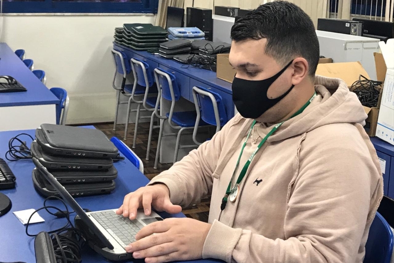 SENAI/SC recupera computadores doados para estudantes da rede pública