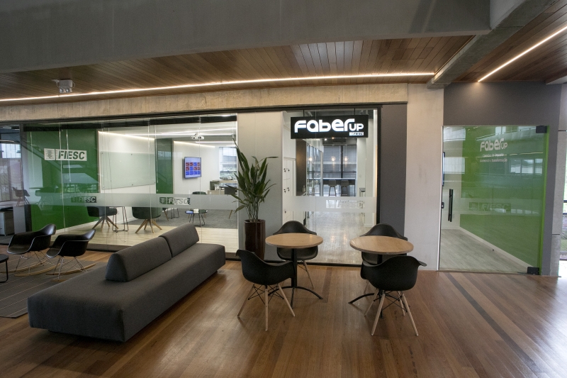 FIESC lança espaço FaberUp, cria rede de inovação e desafia acadêmicos em soluções para a indústria