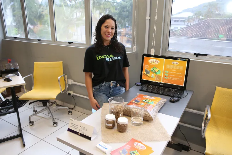 Areia obtida com bagaço de malte cervejeiro foi apresentada no Universo Vem Fazer em 2019. Foto: Roby Gartz