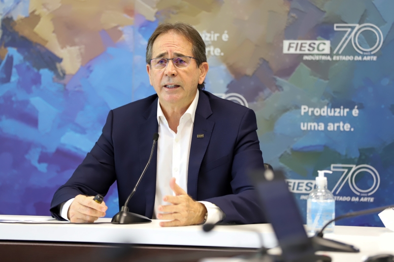 Presidente da FIESC, Mario Cezar de Aguiar, durante apresentação dos indicadores econômicos (foto: Filipe Scotti)