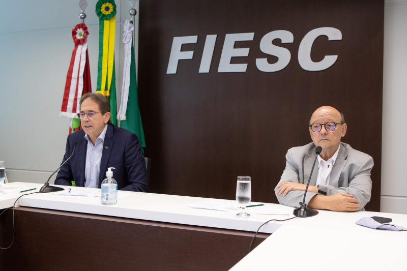 Mario Cezar Aguiar (esq) e Egídio Martorano apresentaram a Agenda de Infraestrutura da FIESC. Foto: Filipe Scotti