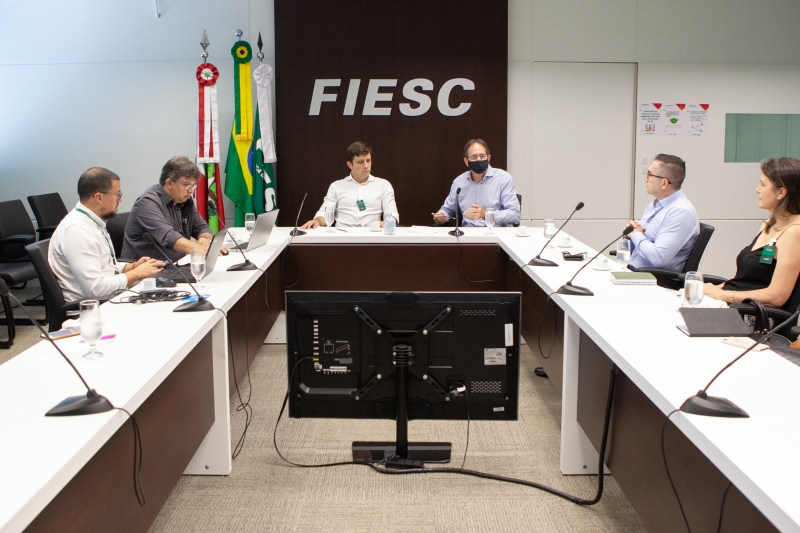 Na conversa com o prefeito de Balneário Camboriú, Fabrício Oliveira, o tema central foi inovação (foto: Filipe Scotti) 