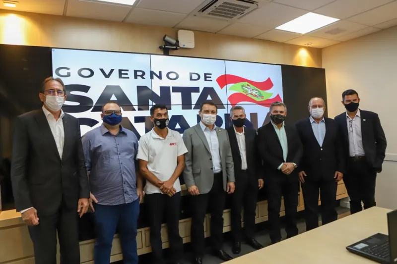 Empregadores e trabalhadores entregam proposta do Mínimo Regional ao governo de SC